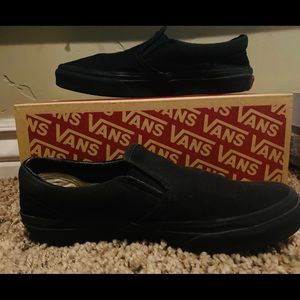 Vans black on black